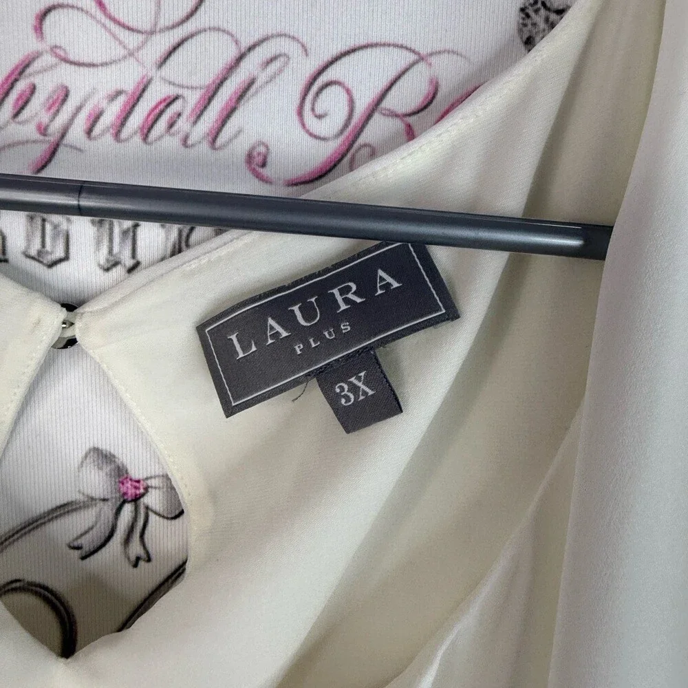 Laura top blouse flower design Elegant Floral Blouse with Artistic Design